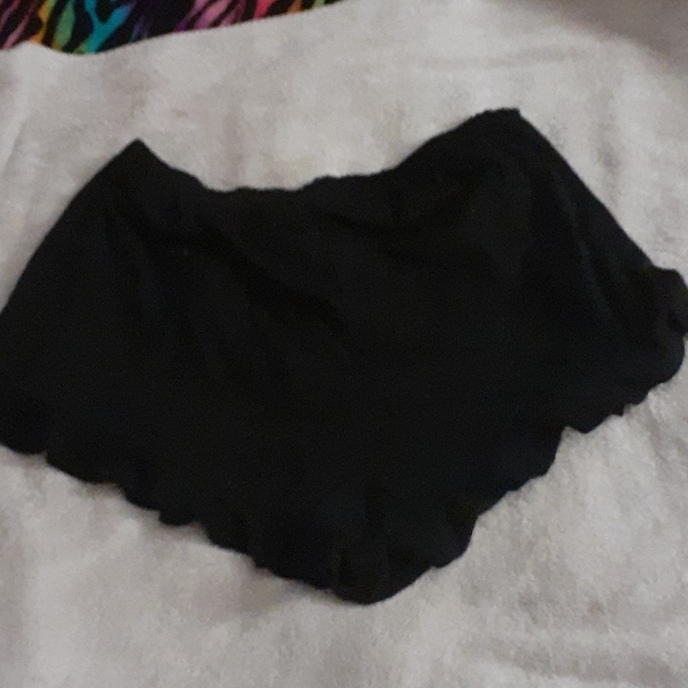 Shorts - Picture 3 of 4